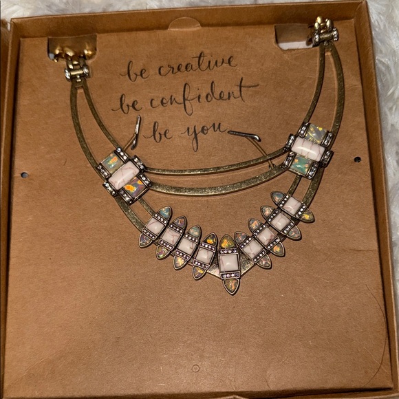 Chloe + Isabel Jewelry - Chloe + Isabel Gold-Tone Necklace with Iridescent and Cream Accents